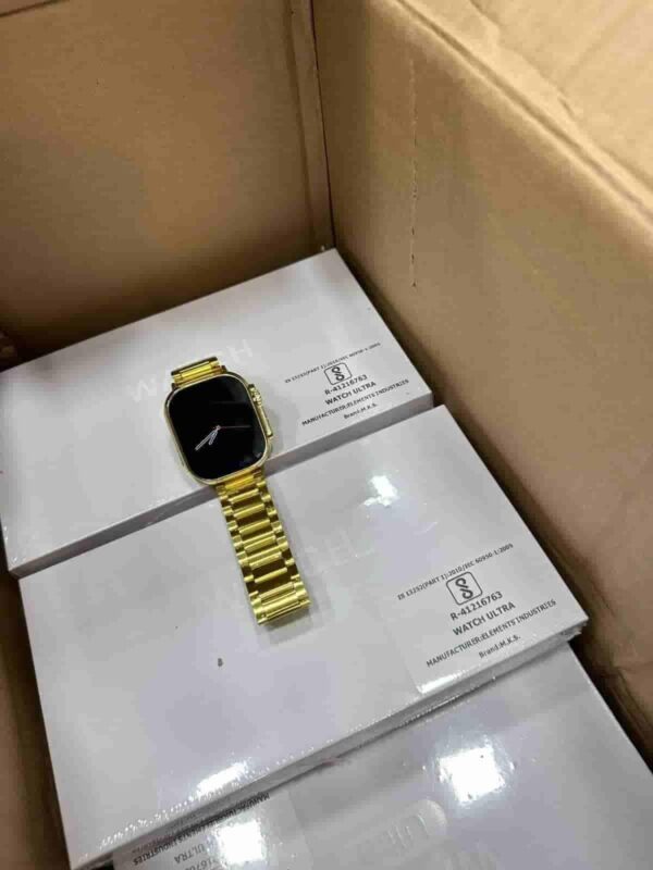 iWatch 8 Ultra with Golden Chain Belt & Ocean Rubber Strap (1) iWatch 8 Ultra with Golden Chain Belt & Ocean Rubber Strap